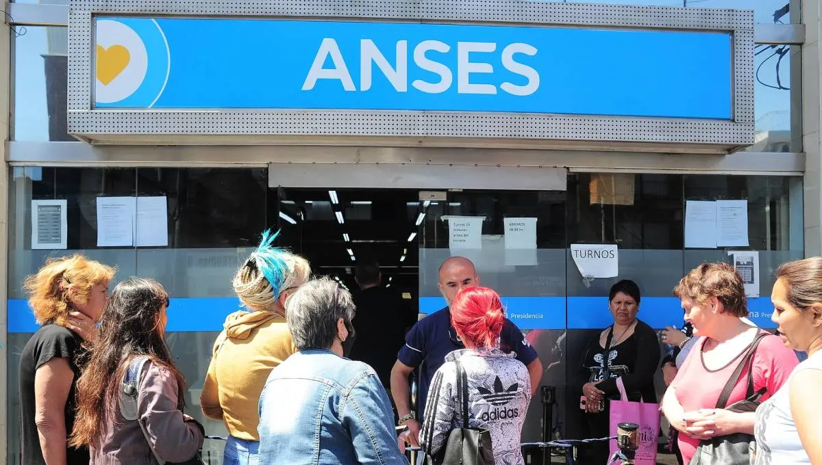 Jubilados y pensionados de Anses cobrarán un nuevo bono en abril 2024. 