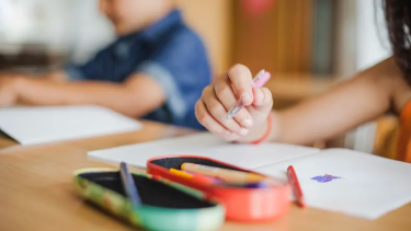 A partir de marzo 2024, la Ayuda Escolar de Anses será de $70.000.