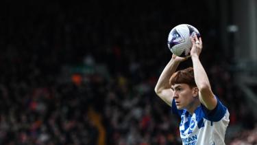 El argentino tuvo su debut oficial en la Premier League.