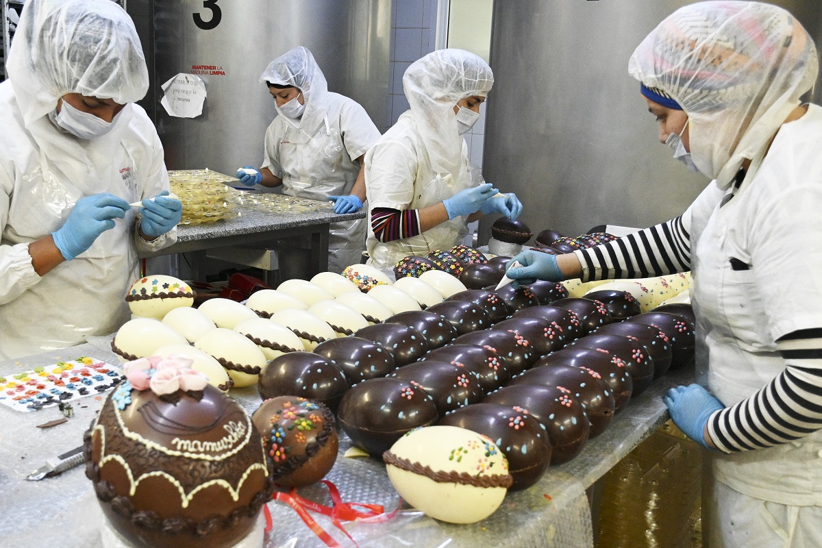 En las chocolaterías confían en una reactivación de las ventas más cerca del fin de semana. Foto: Chino Leiva