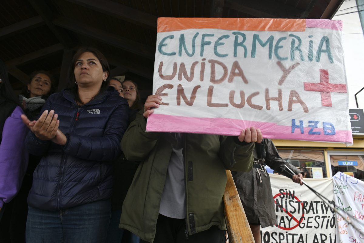 La provincia anunció sumarios y denuncia penal a los enfermeros que no atendieron guardias en Bariloche. Hay malestar en la asamblea. Foto: Chino Leiva