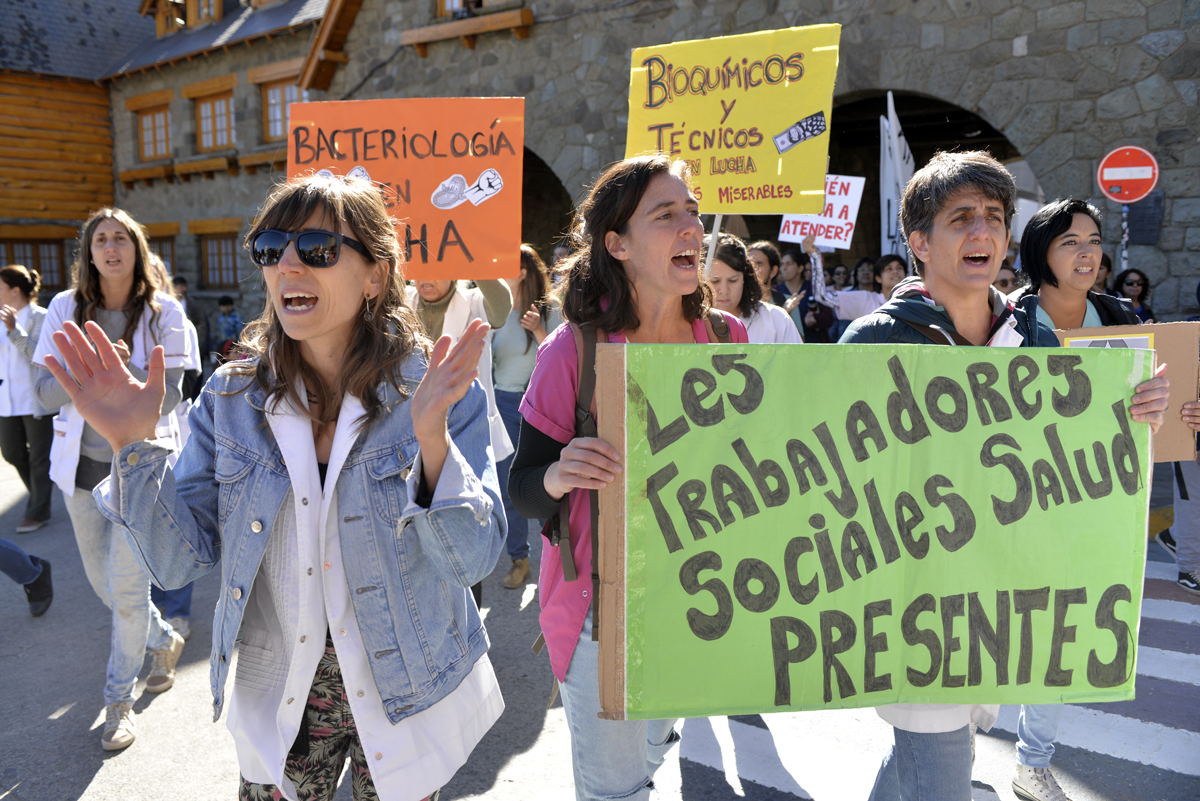 ATE encabeza hoy una movilización con distintas paradas en organismos en crisis. Empieza en el hospital de Bariloche. Foto: Chino Leiva