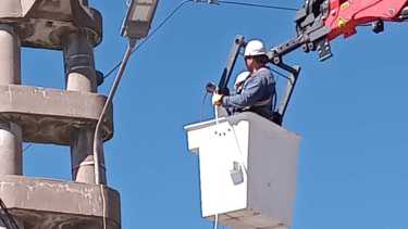 La CEB mejora la distribución de energía en los barrios. Foto: Gentileza