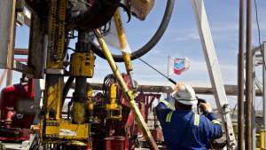 Chevron reinicia la perforación en Venezuela a pesar de las posibles sanciones