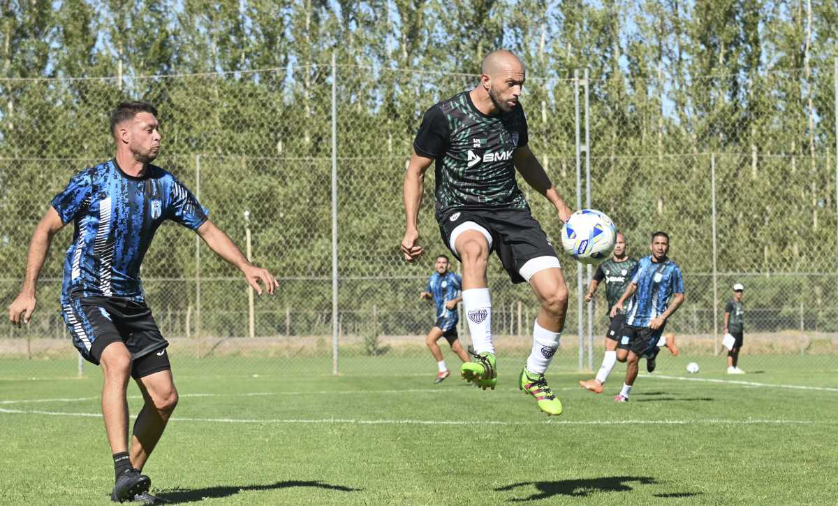 Cipolletti y Rincón jugaron un amistoso en la pretemporada. (Foto: Florencia Salto)