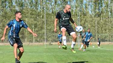 Cipolletti y Rincón jugaron un amistoso en la pretemporada. (Foto: Florencia Salto)