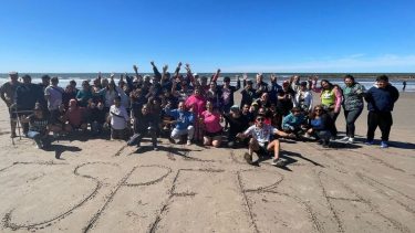 Integrantes del Taller protegido viajaron a Las Grutas (Foto: Gentileza)