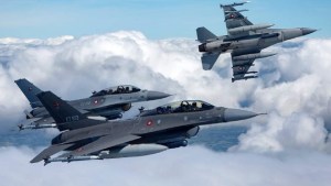 El Gobierno firmó un acuerdo con Dinamarca para avanzar con la compra de los 24 aviones F-16