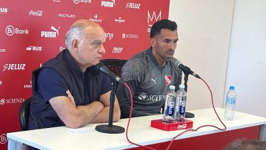 Tevez habló en conferencia de prensa junto al presidente de Independiente y ratificó sus dichos sobre Dóvalo. 