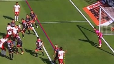 Con polémicas, Barracas le ganó 1-0 a Huracán.