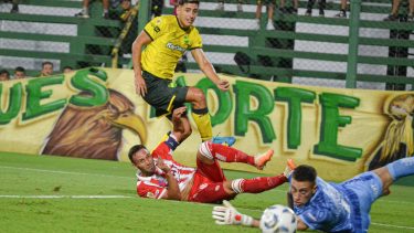 Defensa y justicia festejó en Florencio Varela y se ilusiona con la clasificación.