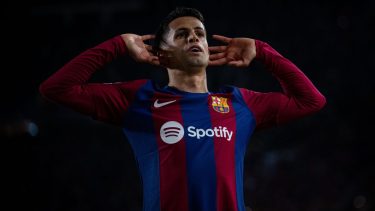 Barcelona se hizo fuerte como local y eliminó a Napoli en los octavos de final de la Champions League.