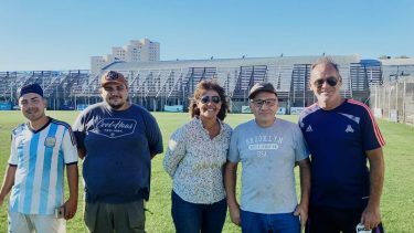 Cipolletti resembró el césped de La Visera de Cemento antes del comienzo del Federal A. (Foto: Club Cipolletti)