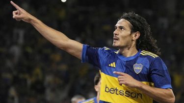 Cavani volvió a festejar en la Copa Argentina.
