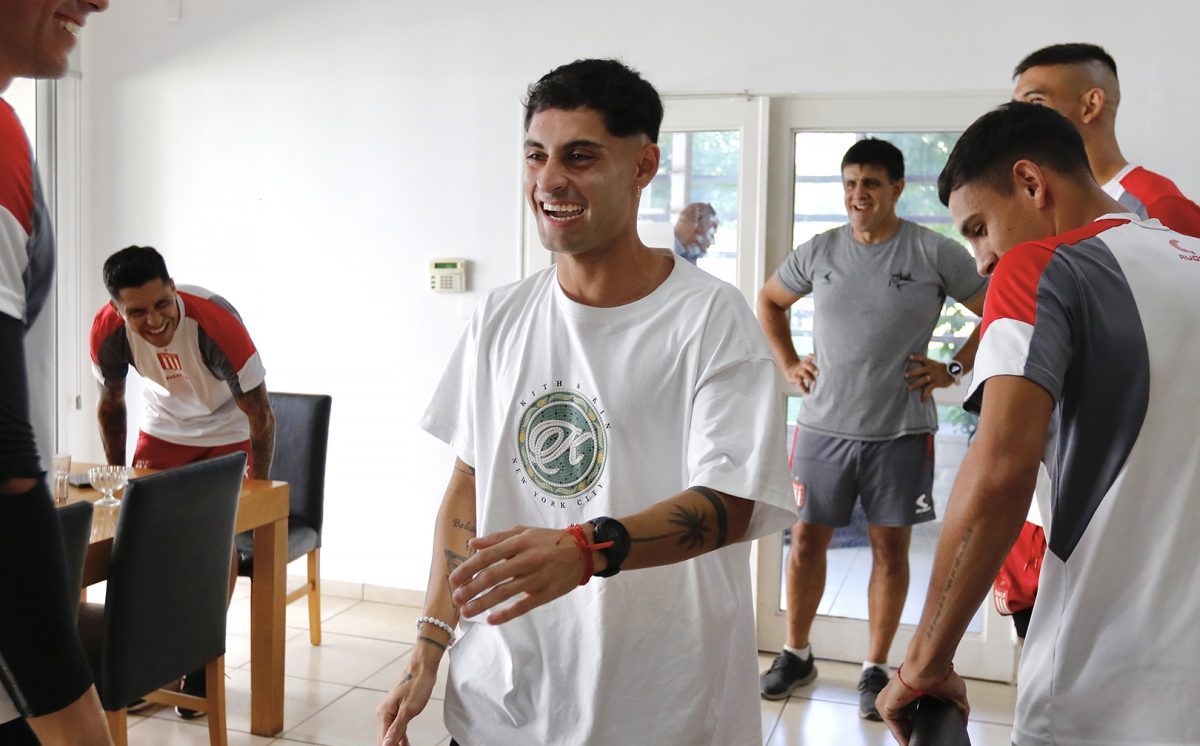 Altamirano volvió a Estudiantes y se reencontró con sus compañeros. (Foto: @EdelpOficial)