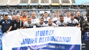 Los jugadores de Gimnasia enviaron un mensaje de aliento a Javier Altamirano.