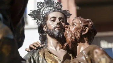 Judas traicionó a Jesús, a pesar de su especial cercanía con él.-