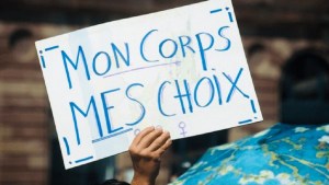 El aborto ya es constitucional en Francia: «El país le dijo al mundo que es un derecho fundamental»