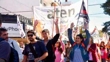 ATEN convocó a una marcha en el centro de Neuquén. Foto: archivo Matías Subat. 