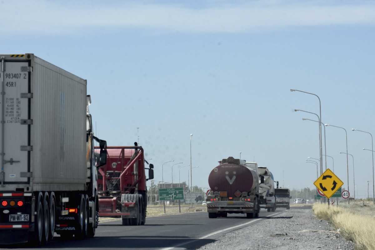 Habrá un sistema de pesaje para cobrar multas a los camiones que circulen con sobrepeso. Foto: Matías Subat.