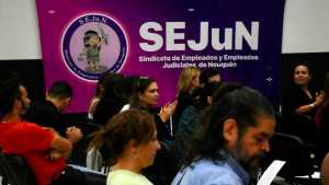 Sueldos judiciales en Neuquén: la oferta seduce a los empleados y molesta a los jueces