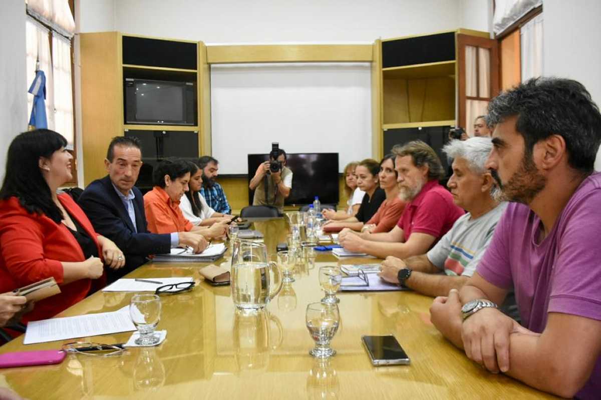 La mesa de negociación entre el gobierno y ATEN se realizó ayer. Foto: Matías Subat.