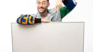 Pablo Albella llega a Neuquén con su exitoso «Hola+30», que ya agotó y va por una más