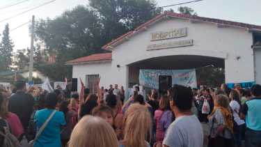 Hubo abrazos a los hospitales, con acampes que se mantienen y una oferta salarial declarada insuficiente.