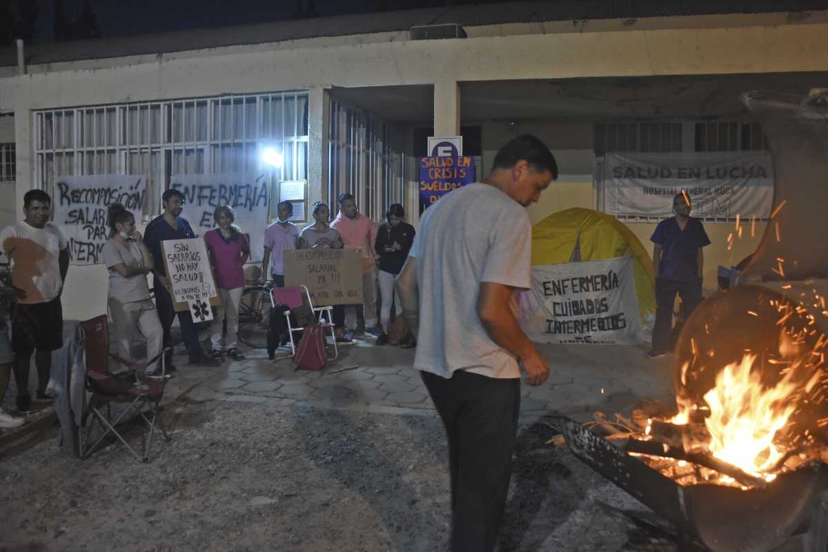 Los trabajadores mantendran el acampe hasta que el gobierno "los escuche". Foto: Juan Thomes.