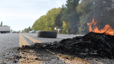 Paro y corte de Ruta 22, en Roca: este martes, protestarán por la emergencia alimentaria. 
