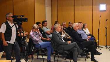 La lectura de la sentencia fue seguida desde cerca por varios farmacéuticos de la región, entre ellos las exautoridades del Colegio que presentaron la denuncia. (Foto: Andrés Maripe)