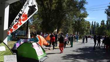 El Gobierno rionegrino convocó a una mesa de diálogo por el conflicto con Salud. Foto: Juan Thomes. 