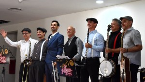 El valor de regalar canciones en el “Hogar de las Hermanitas” de Neuquén