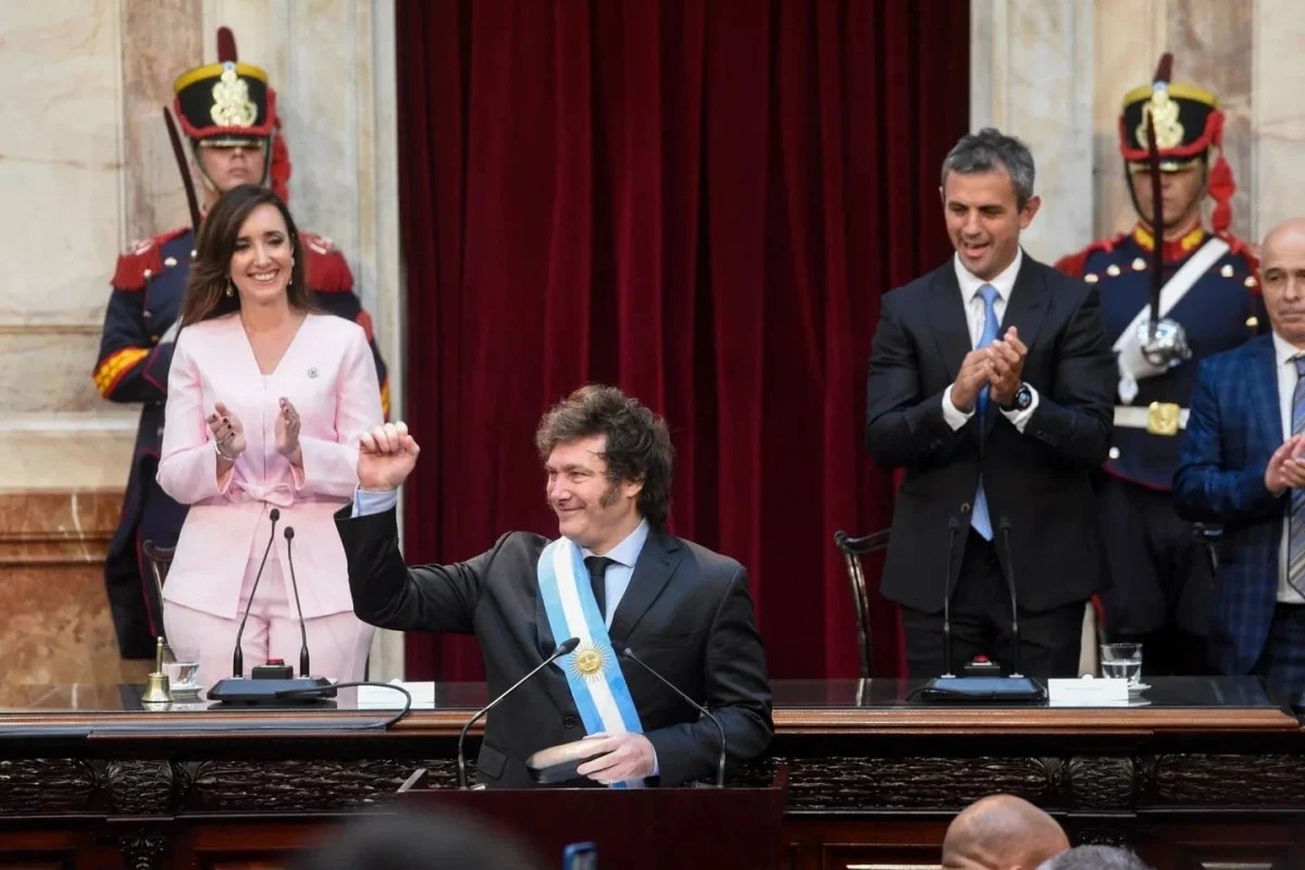 Diputados y senadores aumentan sus dietas, en medio del ajuste: fue dispuesto por Menem y Villarruel