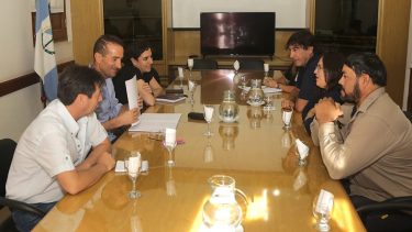 El ministro Jorge Tobares y los trabajadores viales en la primera mesa salarial. Foto: gentileza.