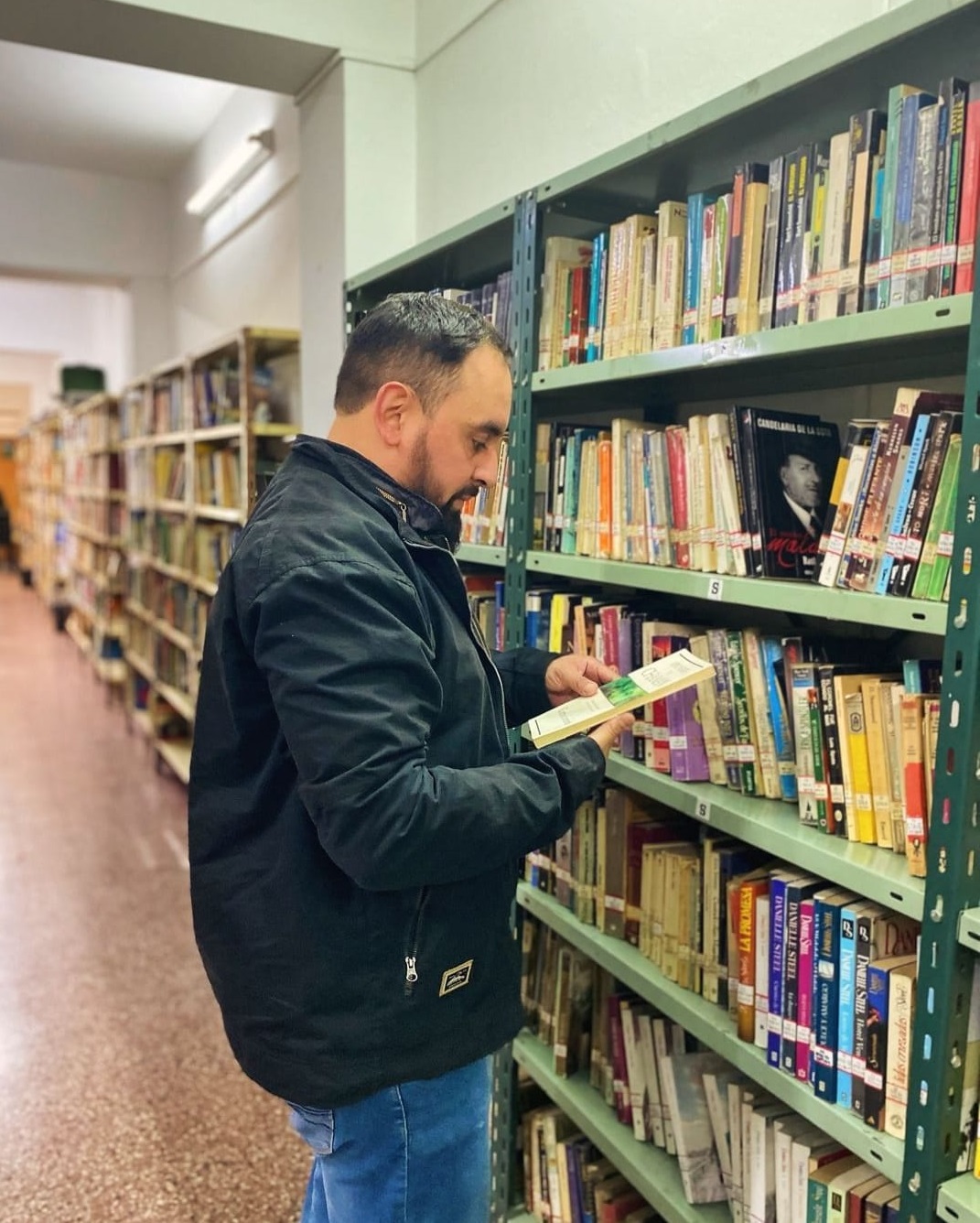 Ezequiel Farias, el escritor de Roca que se va a la Feria Internacional del Libro en Buenos Aires. 