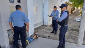Detuvieron en pleno centro de Viedma, a un hombre que portaba un arma de fuego en la cintura
