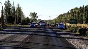 Fuerte choque frontal sobre la Ruta 151, en Cipolletti: un motociclista herido grave