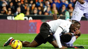 La escalofriante lesión de un jugador del Valencia contra Real Madrid: qué dijo el parte médico