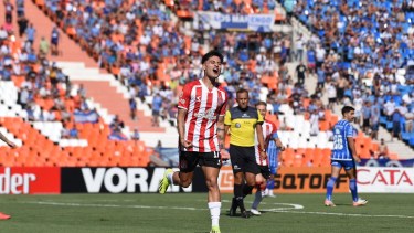 Estudiantes le sacó el invicto a Godoy Cruz en Mendoza.