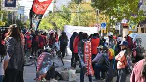 Levantaron el acampe en el municipio de Cipolletti y denuncian falta de respuestas