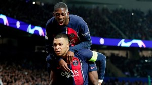 Con doblete de Mbappé, el PSG sigue en la Champions League