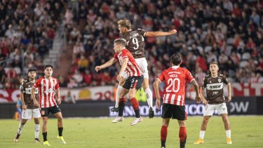 Platense se impuso sobre Estudiantes de La Plata.