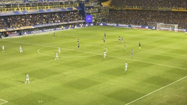 Boca recibe a Racing en la Bombonera.