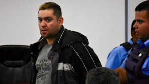 Joven asesinado en Centenario: arrojaron una molotov en la casa del detenido con domiciliaria