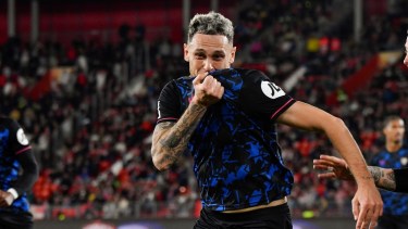 Lucas Ocampos durante el festejo de su gol.