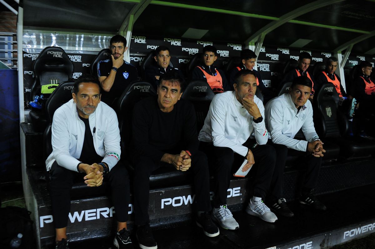 Gustavo Quinteros se refirió a los jugadores de Vélez acusados por abuso sexual. 