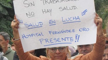 Los hospitalarios también salieron a las calles en Fernández Oro: «Nos tratan como un descarte»