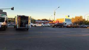 Fuerte choque y caos sobre ex-Ruta 22 de Neuquén: la conductora se fugó y estuvo cortado el tránsito