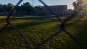 Video | Batalla campal en Huergo &#8211; Atlético Regina: expulsiones, piedrazos y una mujer herida
